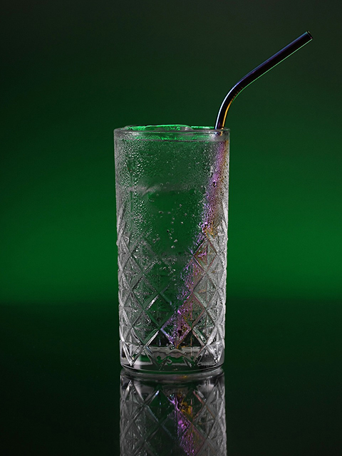 A glass with a metal straw - Source: 7303458 on Pixabay