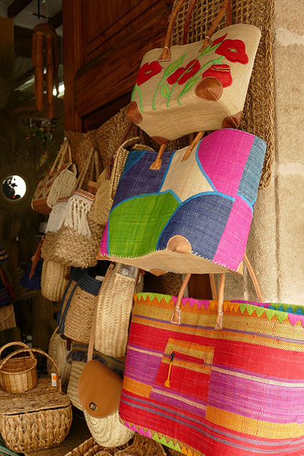 Reusable bags on display - Image by Eveline de Bruin from Pixaby